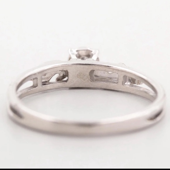 14k white Gold Diamond Ring - Picture 5 of 7